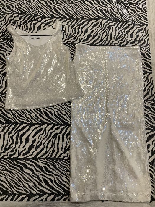 Костюм белого цвета