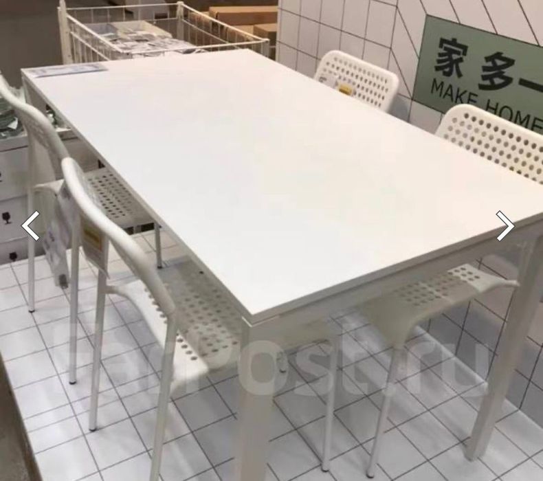 Продам кухонный стол со стульями