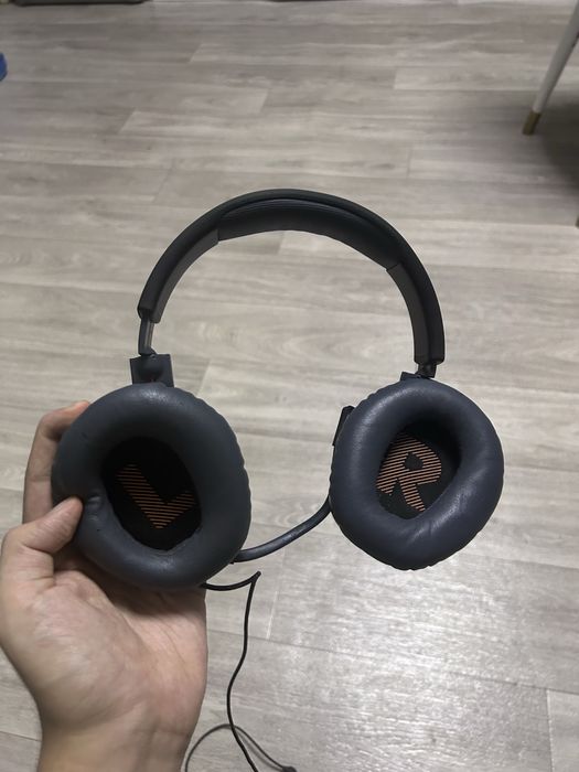 наушники JBL Quantum 100