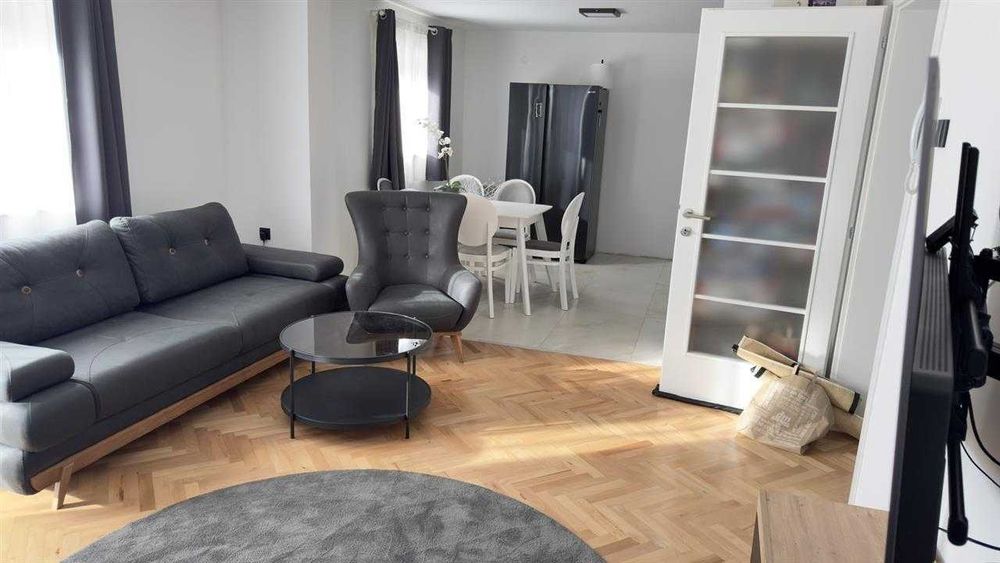 Дава се под наем Двустаен апартамент в Пловдив, Център - 63 кв.м за 357 € - Снимка #4