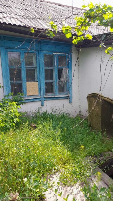 Часть дома 43,9 кв, м , 4 комнаты.  Постройки, сад.