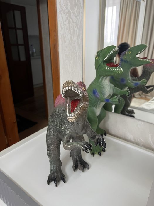 Продам Динозавров