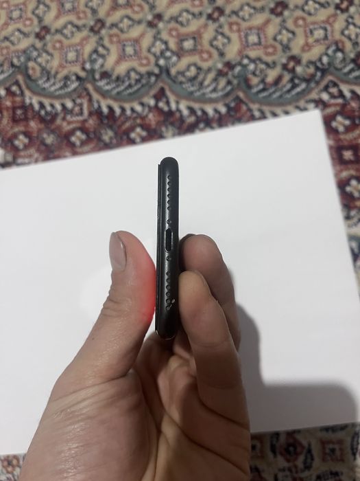 Продам айфон 7 в хорошем состаяние