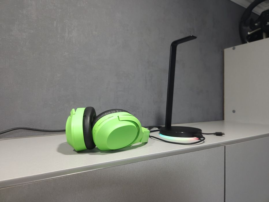 Razer base station v2 chroma + Razer opus x green