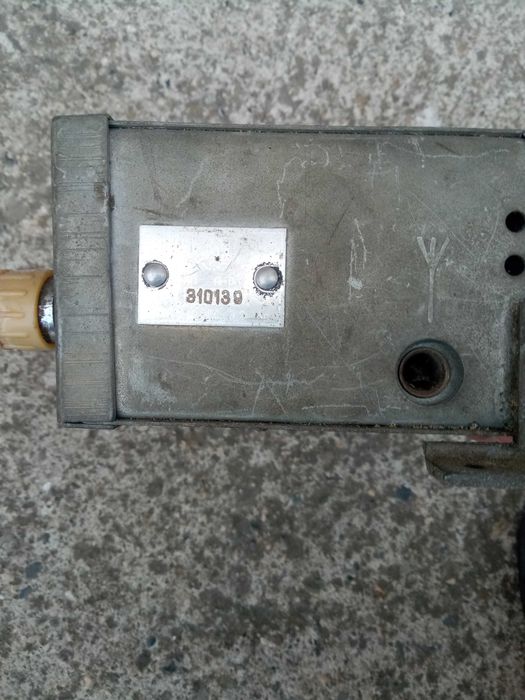 Старо радио за стара ГАЗ М20 Победа