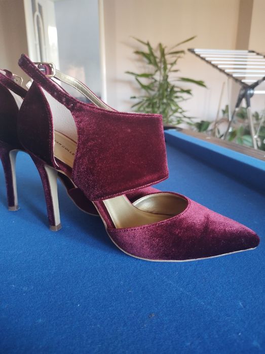Vând pantofi din catifea