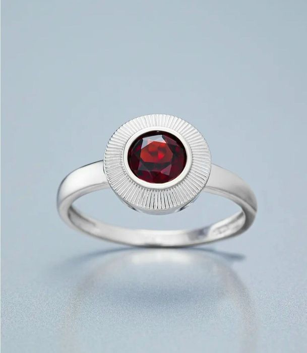 Кольцо Серебро 925. Гранат.