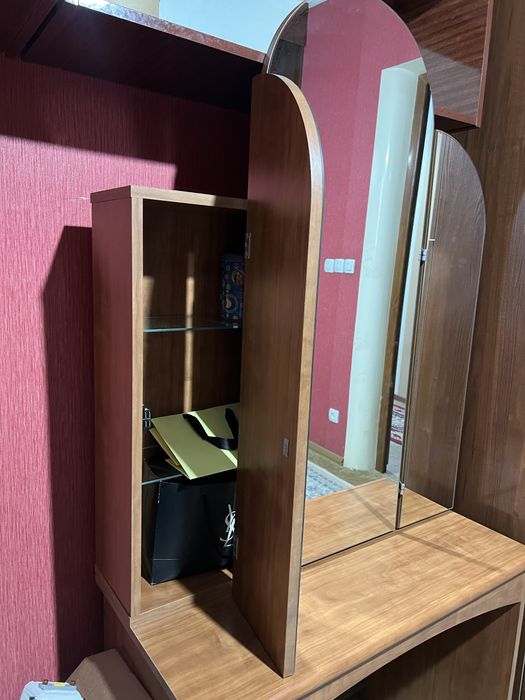 Тумбочки зеркало робочий стол