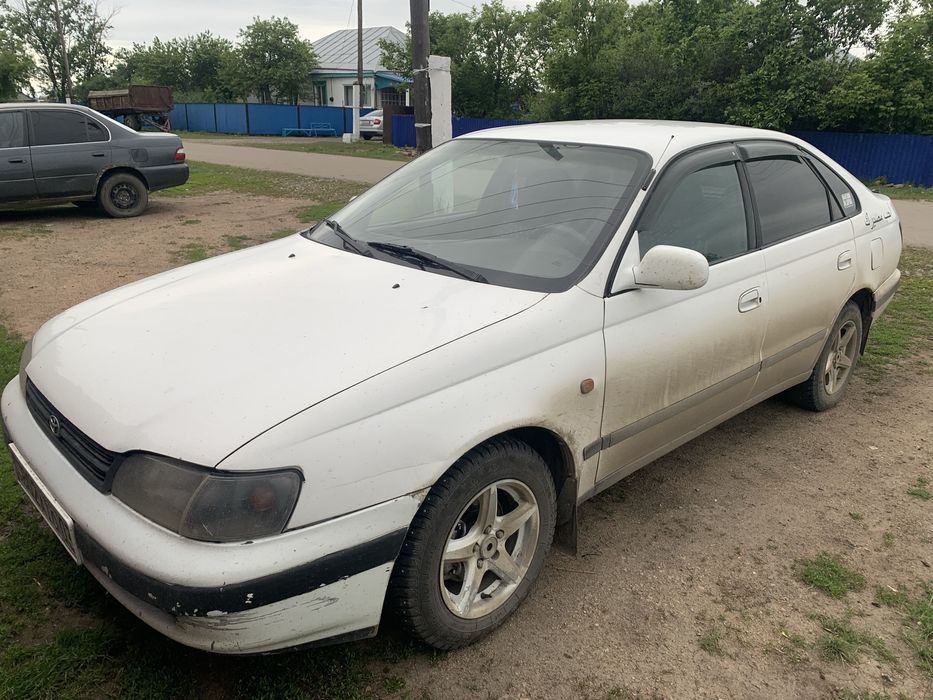 Продам машину тоуота карина Е