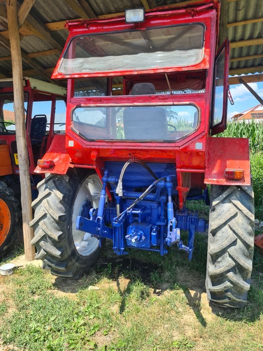 Tractor Universal 650 cu motor de Saviem