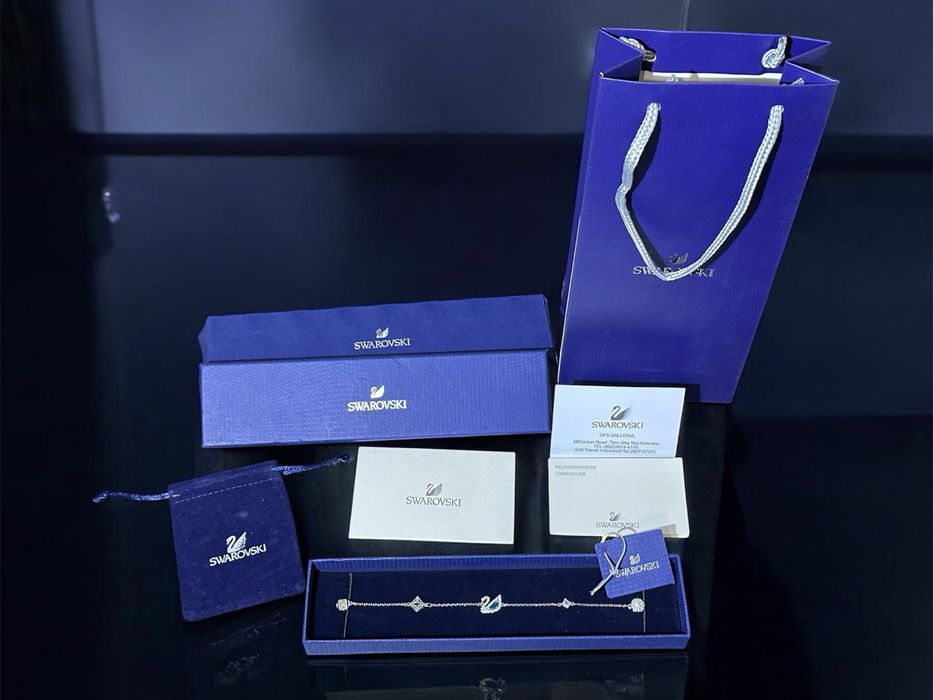 Нова Дамска Гривна Swarovski Dazzling Swan bracelet с пълна опаковка и документация