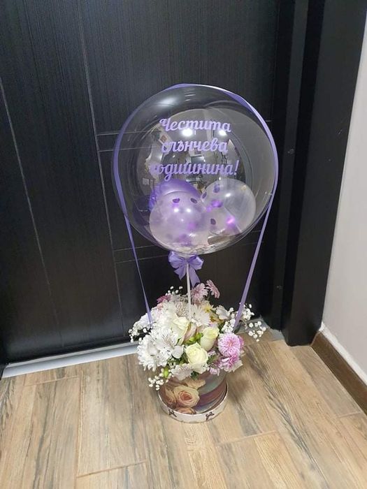 Кутия с цветя и балони