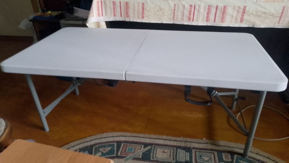 Продам раскладывающийся столик