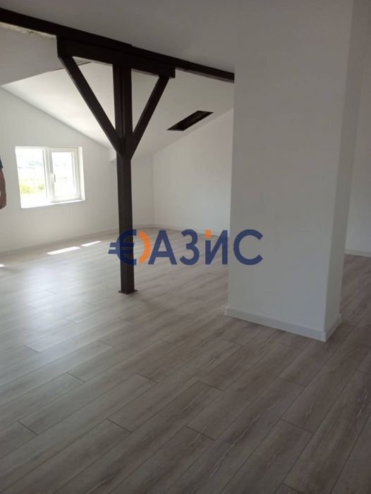 Къща с 4 спални в село. Кошарица, 210 кв.м. + 420 кв.м. двор, България, 270 000 евро #33680498