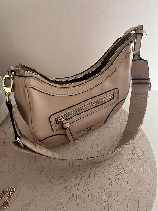 Дамска чантичка guess