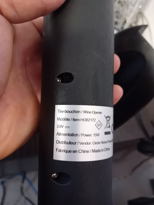 Tirbuson cu acumulator. Pret 90 lei fix.