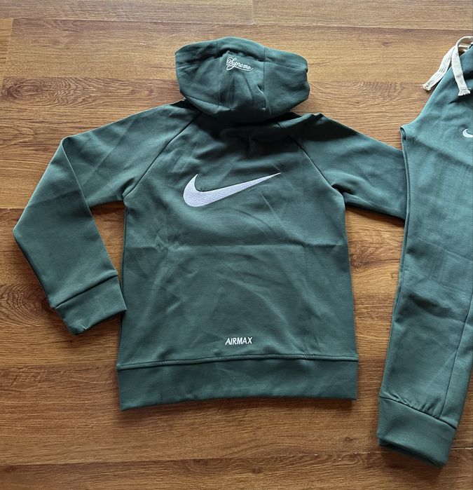 Детски,памучен,зелен екип Nike с бродирано лого на гърба