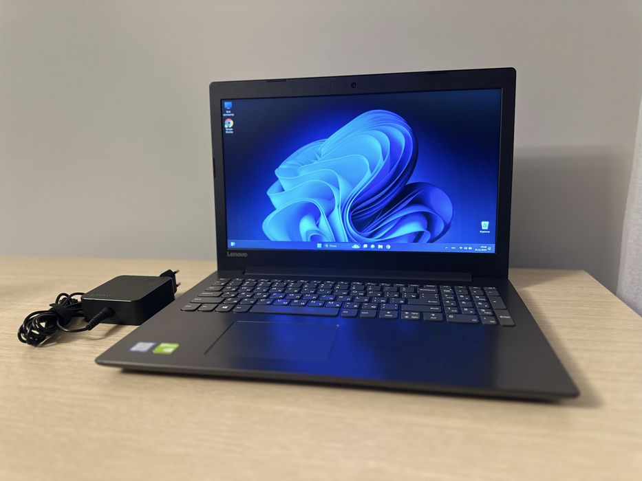 Ноутбук Lenovo / Core i3 / 8GB RAM / 256GB SSD / Две видеокарты