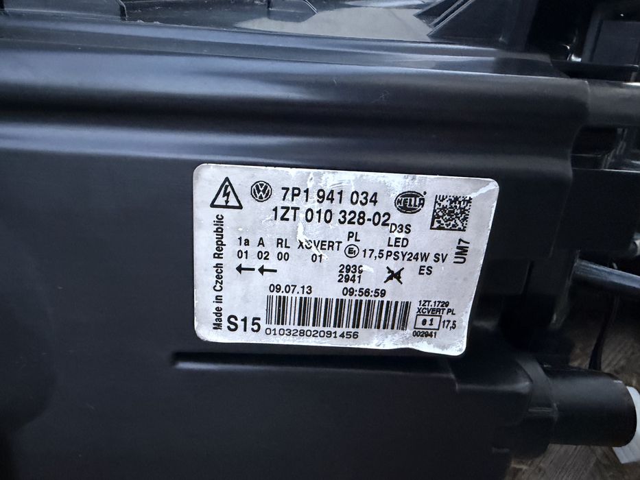 Far dreapta VW Touareg 7P 2010-2014 Xenon adaptiv + LED Original Europ