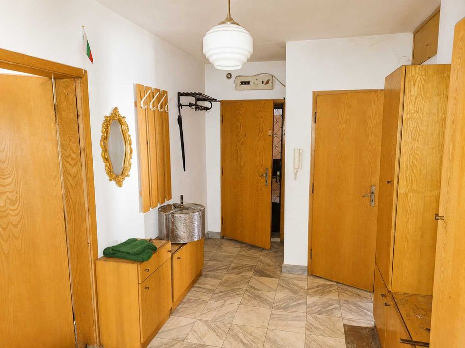 ТРИСТАЕН с гараж, Сторгозия, Лозенка