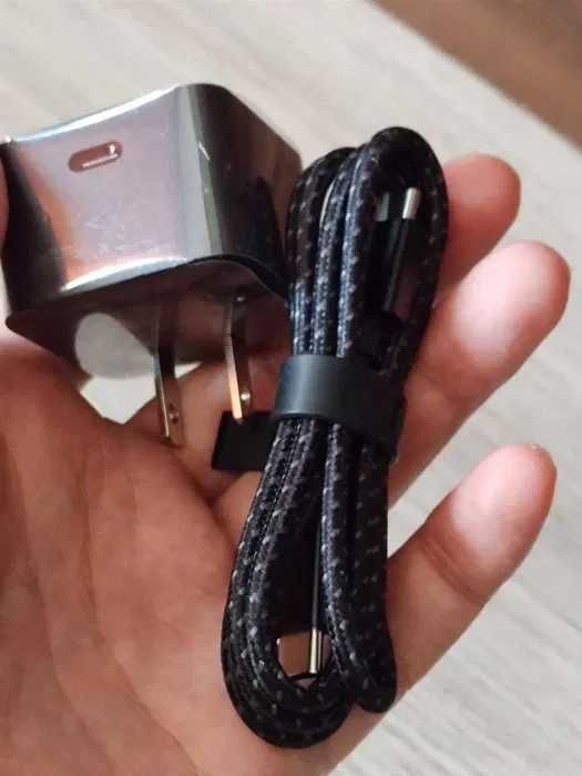 Умная быстрая зарядка мощный 27W из метала от Essential PH1 USB Type-C