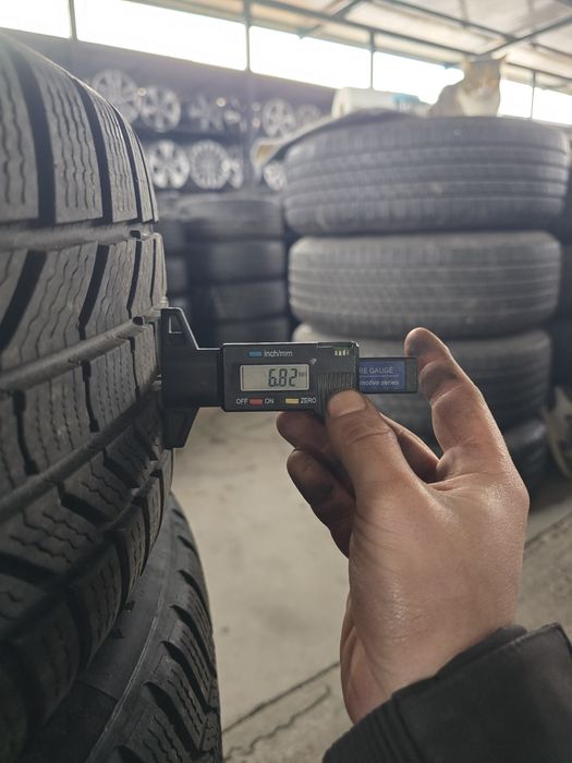 4 Броя 225/40/18 Continental 2x6,8mm 2x5,3mm 23dot