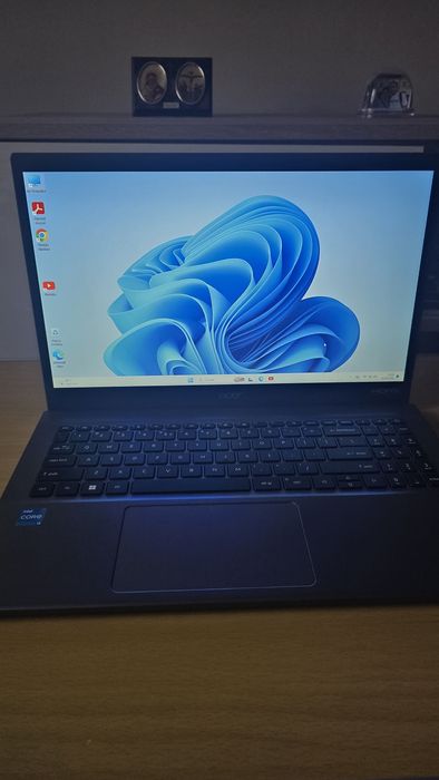Laptop ACER Extensa 15 EX215-55-35M0.Intel Core I3-1215U 15.6.Full HD 8GB SSD 512 GB. Laptopul este nou are instalat pe el și windows 11.