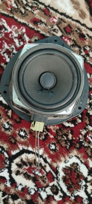 Продам заводской монитор , и завод колонки перед и задние