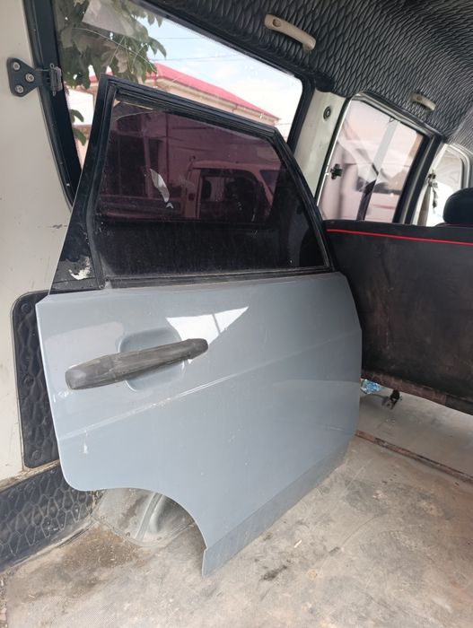 Срочно продаются двери lada 2109