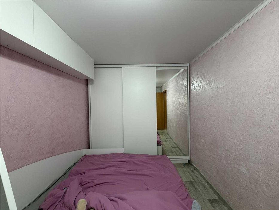 -ПРодам 2 комн по Момышулы (1 микрорайон).