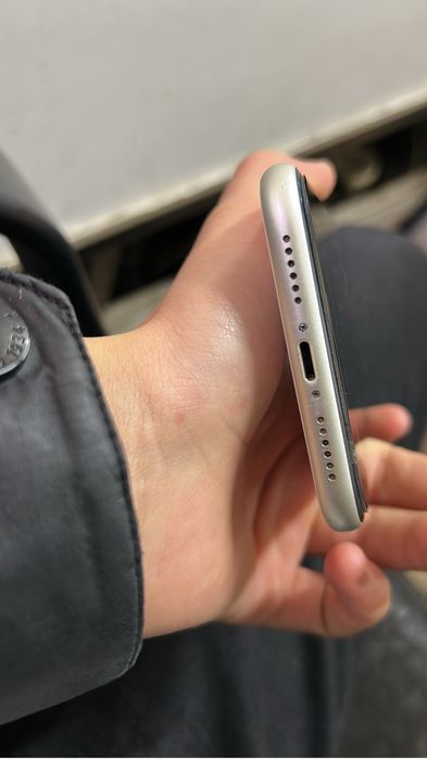 Продам Айфон 11 128гб,74акум