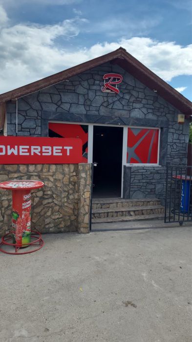 Se vand 3 spatii comerciale , utilate si functionale + casa la rosu + teren