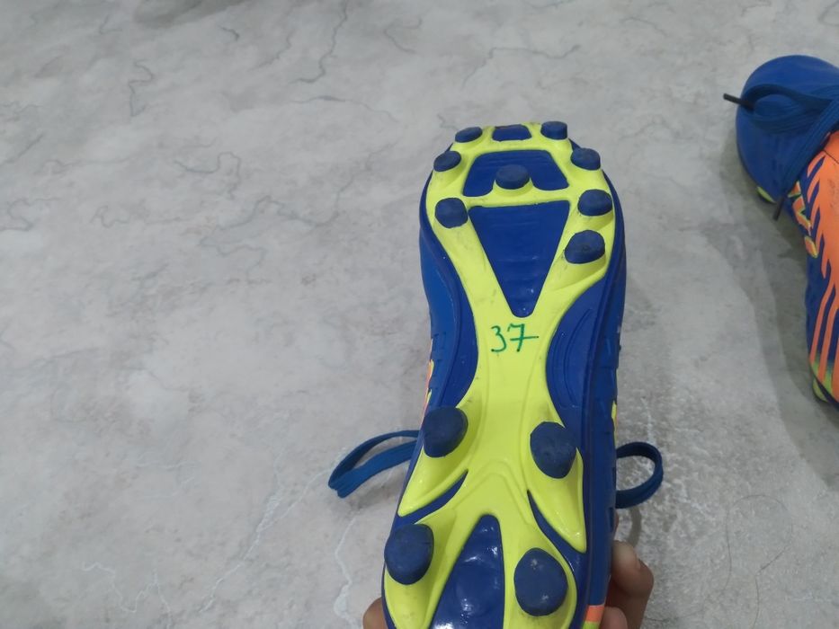 Продам бутсы сороконожки