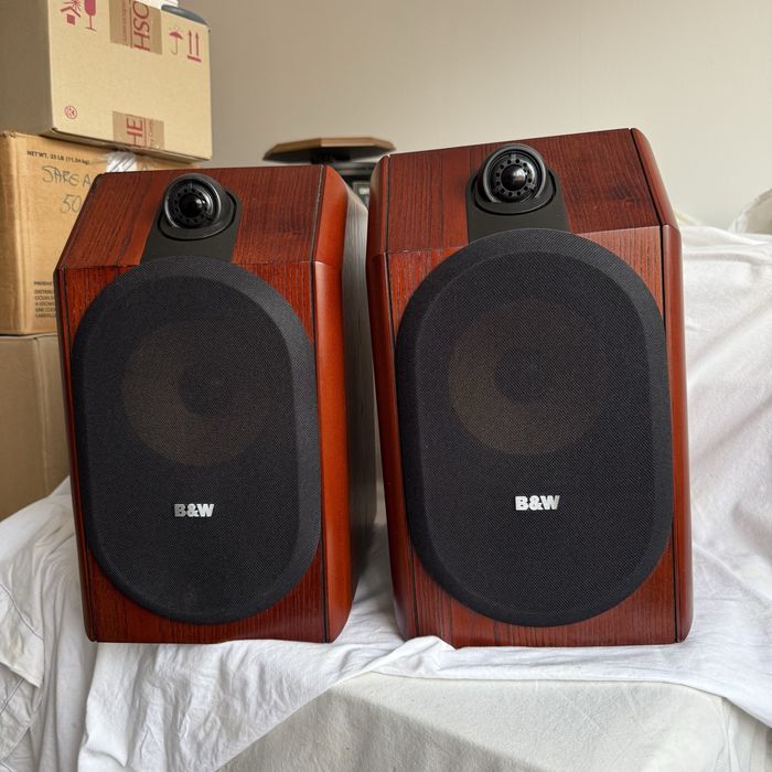 Boxe B&W model CDM1