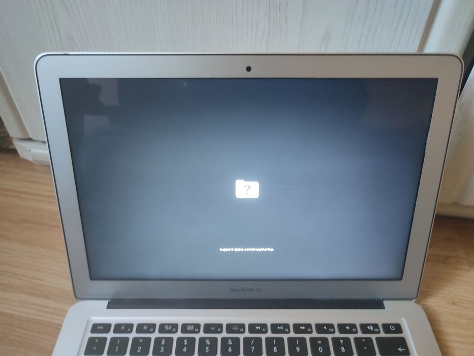 Macbook Air 13 2017 A1466 Emc 3178 - i5 / 8gb  / Baterie Buna