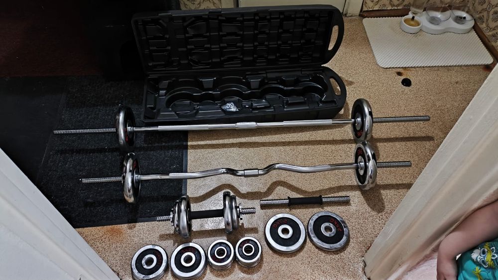 Продам набор штанги с гантелями