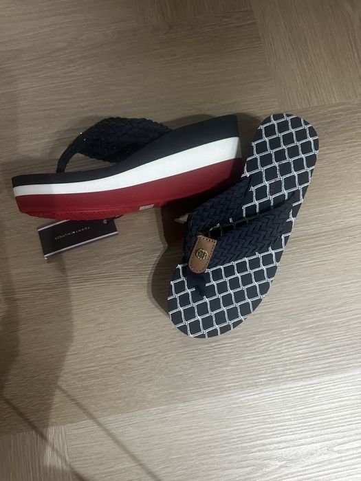Vand papuci tommy hilfiger noi