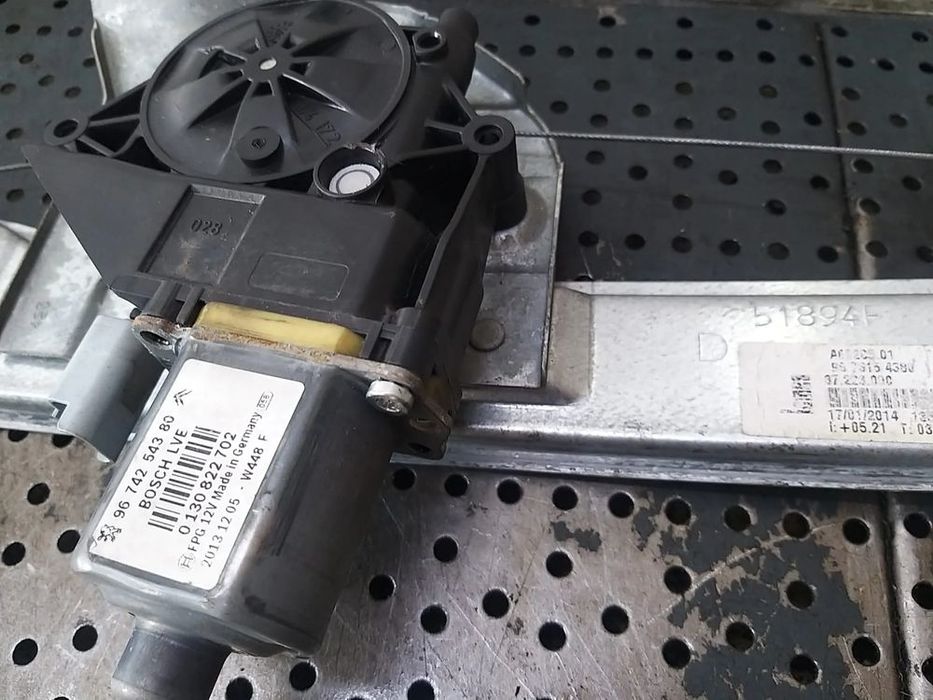 Macara motoras geam dreapta fata peugeot 208 ca cc 9674254380