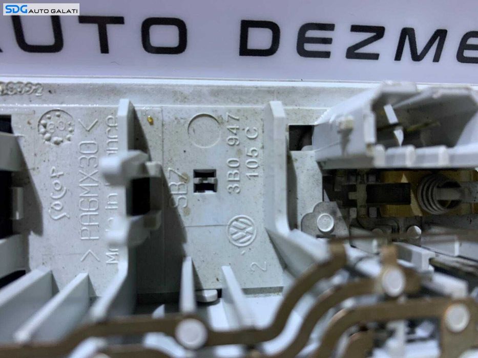 Plafoniera Lumini Lampa Iluminare Plafon Habitaclu Seat Toledo 4 2013 - 2015 Cod 3B0947105C [D0287]