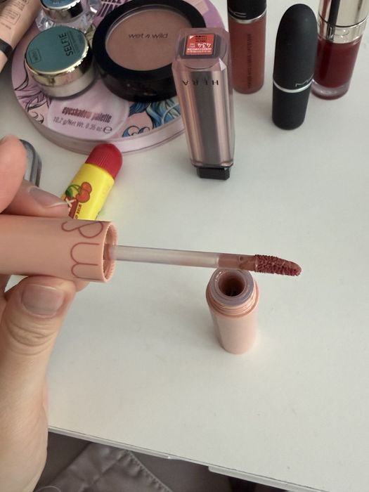 различни гримове (mac, essence)