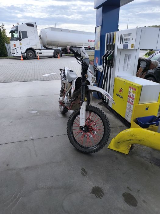 Vând sau schimb enduro AJP 240