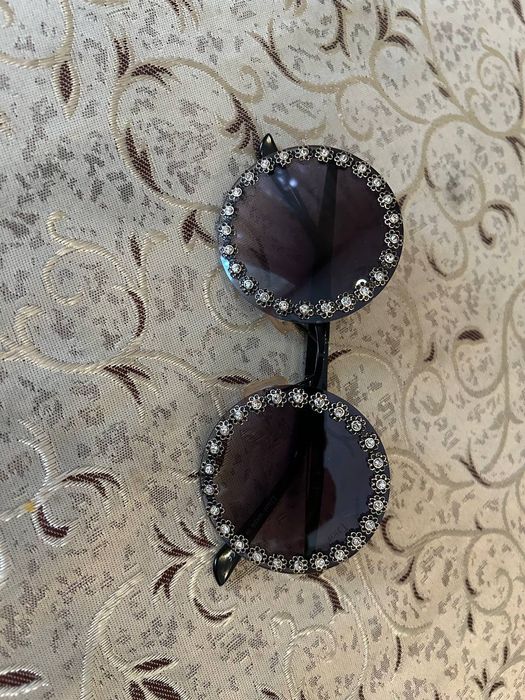 Очки Dior — круглая форма, украшены камнями, оригинал. Без коробки