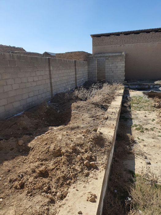 Продается участок с недостройкой