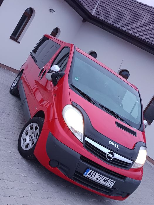 Vând Opel vivaro 2011 8+1 mașina personală