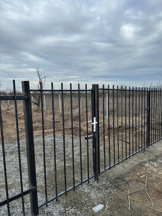 Împrejmuiri terenuri cu gard, garduri din plasa