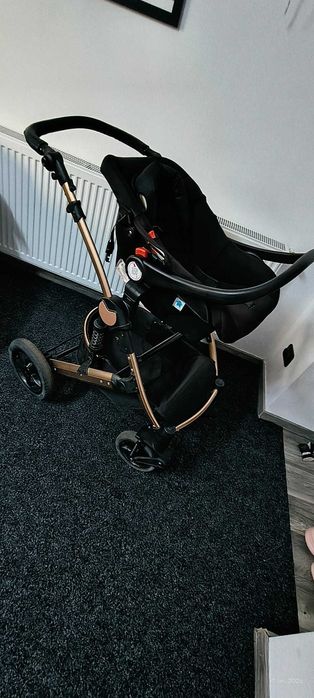 Vand carucior reversibil, suspensii, cu landou si scoica aproape nou