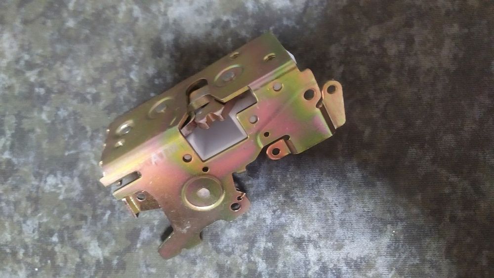 Замок задней двери на Мерседес Sprinter с 1995 по 2005 год выпуска