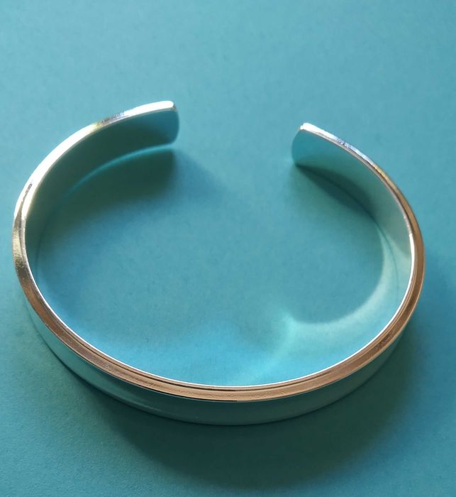 Нова, сребърна гривна. Голям избор от различни модели. Всяка- в кутия.