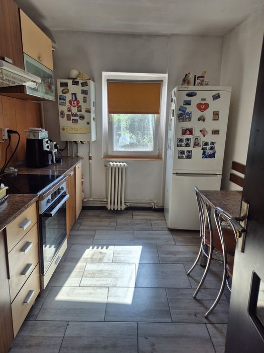 Apartament 3 camere semidecomandat