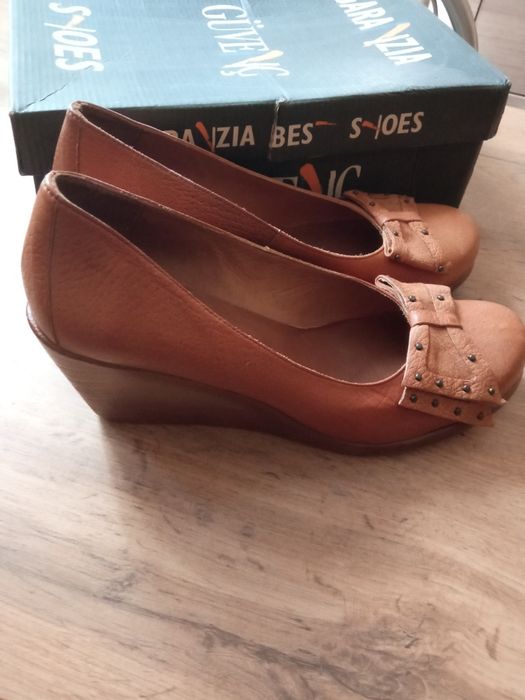 Продам кожанные туфли 40  раз